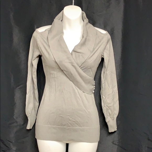 A beautiful gray open shoulders sweater! Gorgeous - Picture 1 of 7